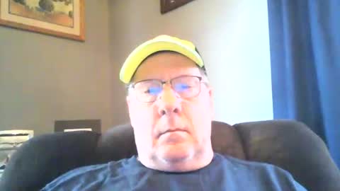 Snapshot of stew1014 chatting on 04/17/26, 02:20 bobby online show from 04/17/26, 02:20