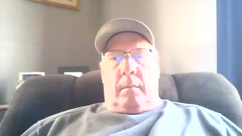 Snapshot of stew1014 chatting on 04/29/26, 07:20 bobby online show from 04/29/26, 07:20