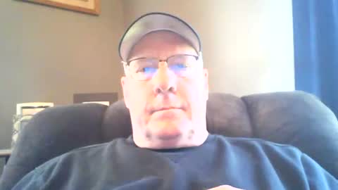 Snapshot of stew1014 chatting on 05/07/26, 04:34 bobby online show from 05/07/26, 04:34