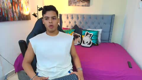 Snapshot of stewart_mateo_ chatting on 09/19/25, 02:57 stewart online show from 09/19/25, 02:57