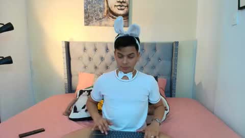 Snapshot of stewart_mateo_ chatting on 10/13/25, 02:00 stewart online show from 10/13/25, 02:00