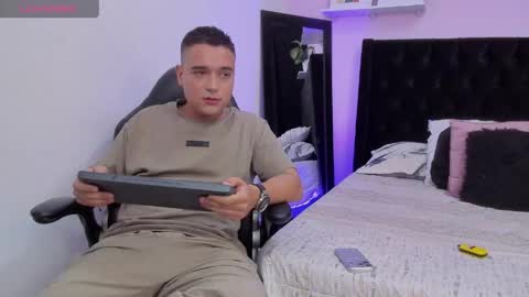 Stiven  online show from 04/15/26, 03:19