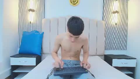 stiven_cooper2 online show from 06/22/26, 12:24