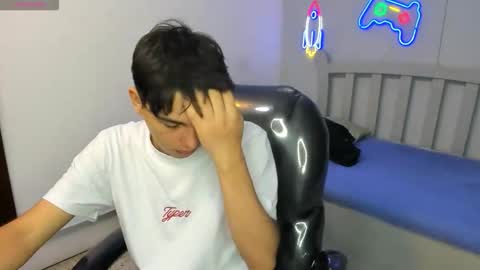 Stiwen online show from 11/18/25, 04:55