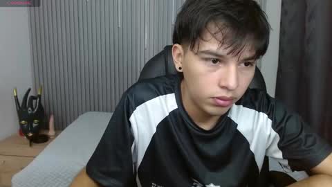 Snapshot of stiwentwink chatting on 04/27/26, 02:04 Stiwen online show from 04/27/26, 02:04