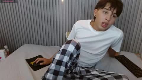Snapshot of stiwentwink chatting on 04/30/26, 08:57 Stiwen online show from 04/30/26, 08:57