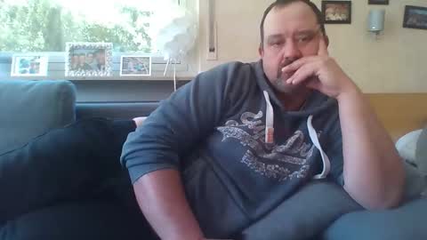 stoned1983 online show from 04/22/26, 08:28