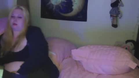 Snapshot of stoned2dabones666 chatting on 12/12/24, 12:33 Haily online show from 12/12/24, 12:33
