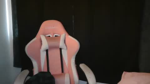 Snapshot of stoned2dabones666 chatting on 02/16/25, 11:59 Haily online show from 02/16/25, 11:59
