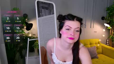 Snapshot of stormi_sky chatting on 07/10/26, 06:17 Leila online show from 07/10/26, 06:17