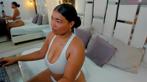 Snapshot of stormy_kox chatting on 12/18/25, 03:23 Stormy online show from 12/18/25, 03:23