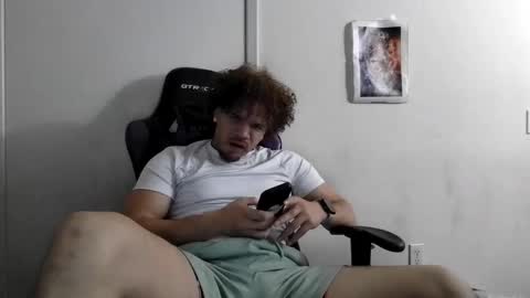 Snapshot of str8dj chatting on 01/08/26, 11:01 Dj online show from 01/08/26, 11:01