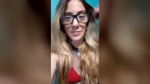 Snapshot of str8pressure chatting on 07/01/26, 01:29 HotPinkMILF38 online show from 07/01/26, 01:29