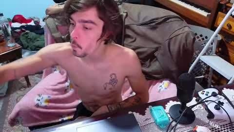 Snapshot of str8whiteboy21 chatting on 10/12/25, 06:07 str8whiteboy21 online show from 10/12/25, 06:07