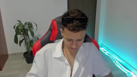 Snapshot of straight_boys_hornys chatting on 01/10/26, 12:45 straight_boys_hornys online show from 01/10/26, 12:45