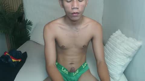 Snapshot of straight_moreno69 chatting on 04/21/26, 01:17 James online show from 04/21/26, 01:17