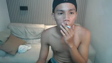 Snapshot of straight_moreno69 chatting on 05/08/26, 11:37 James online show from 05/08/26, 11:37