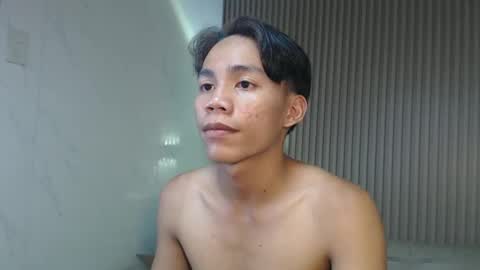 Snapshot of straight_moreno69 chatting on 05/17/26, 01:40 James online show from 05/17/26, 01:40