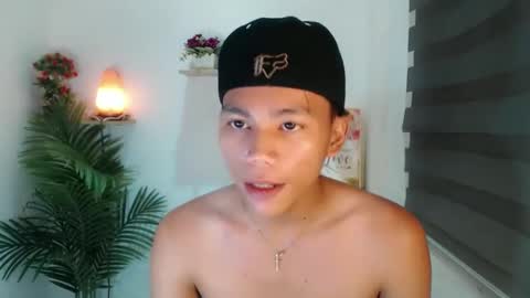 Snapshot of straight_moreno69 chatting on 05/26/26, 06:42 James online show from 05/26/26, 06:42