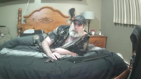 Snapshot of straightbear4you chatting on 02/17/25, 03:36 Straightbear4you online show from 02/17/25, 03:36