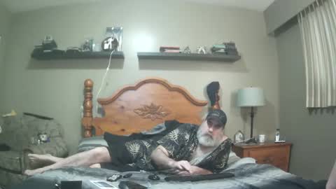 Snapshot of straightbear4you chatting on 02/17/25, 11:42 Straightbear4you online show from 02/17/25, 11:42