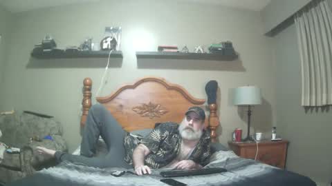 Snapshot of straightbear4you chatting on 02/20/25, 08:39 Straightbear4you online show from 02/20/25, 08:39