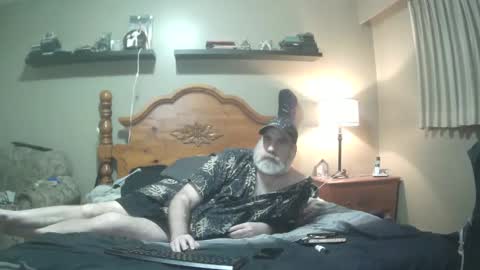 Snapshot of straightbear4you chatting on 02/27/25, 08:17 Straightbear4you online show from 02/27/25, 08:17