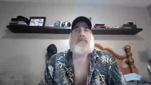 Snapshot of straightbear4you chatting on 10/14/25, 05:30 Straightbear4you online show from 10/14/25, 05:30