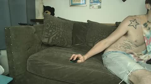 Snapshot of straitpipermann22 chatting on 10/06/25, 01:36 straitpipermann22 online show from 10/06/25, 01:36