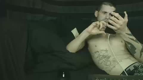 Snapshot of straitpipermann22 chatting on 10/19/25, 01:06 straitpipermann22 online show from 10/19/25, 01:06