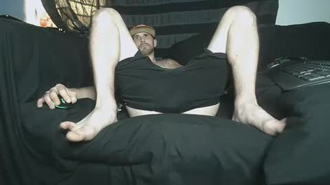 Snapshot of straitpipermann22 chatting on 10/24/25, 01:03 straitpipermann22 online show from 10/24/25, 01:03