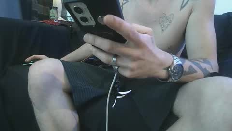 Snapshot of straitpipermann22 chatting on 10/28/25, 09:28 straitpipermann22 online show from 10/28/25, 09:28