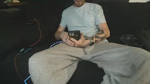 Snapshot of straitpipermann22 chatting on 10/31/25, 06:14 straitpipermann22 online show from 10/31/25, 06:14