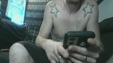 Snapshot of straitpipermann22 chatting on 11/09/25, 05:33 straitpipermann22 online show from 11/09/25, 05:33