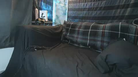 Snapshot of straitpipermann22 chatting on 11/11/25, 07:03 straitpipermann22 online show from 11/11/25, 07:03