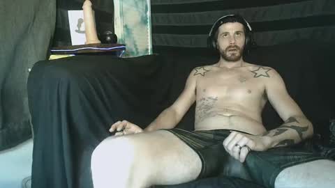 Snapshot of straitpipermann22 chatting on 11/12/25, 03:45 straitpipermann22 online show from 11/12/25, 03:45