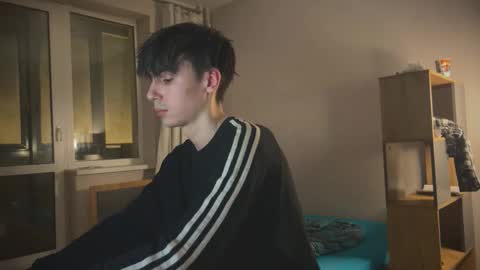 Snapshot of stralght_twinks chatting on 02/14/26, 05:43 Ray online show from 02/14/26, 05:43