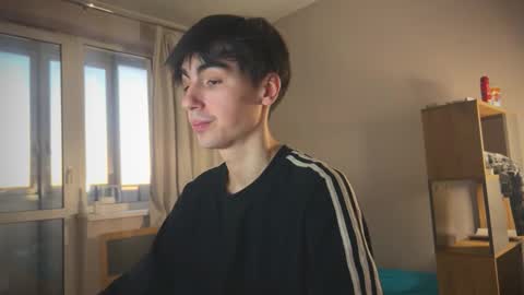 Snapshot of stralght_twinks chatting on 02/15/26, 03:20 Ray online show from 02/15/26, 03:20