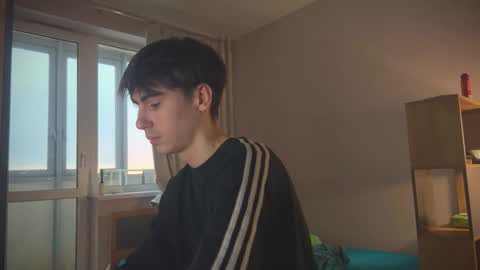 Snapshot of stralght_twinks chatting on 02/16/26, 02:57 Ray online show from 02/16/26, 02:57