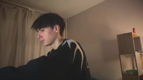 Snapshot of stralght_twinks chatting on 02/19/26, 09:44 Ray online show from 02/19/26, 09:44