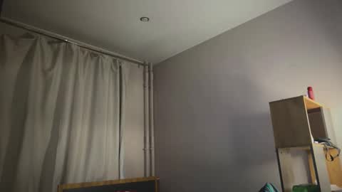 Snapshot of stralght_twinks chatting on 02/20/26, 09:04 Ray online show from 02/20/26, 09:04