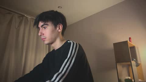 Snapshot of stralght_twinks chatting on 02/22/26, 10:52 Ray online show from 02/22/26, 10:52