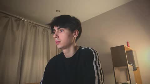 Snapshot of stralght_twinks chatting on 02/23/26, 09:45 Ray online show from 02/23/26, 09:45