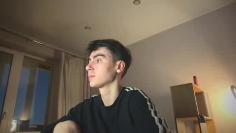 Snapshot of stralght_twinks chatting on 02/25/26, 04:22 Ray online show from 02/25/26, 04:22