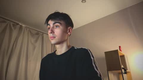 Snapshot of stralght_twinks chatting on 03/02/26, 04:47 Ray online show from 03/02/26, 04:47