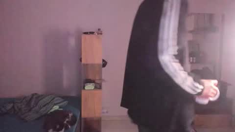 Snapshot of stralght_twinks chatting on 03/16/26, 05:17 Ray online show from 03/16/26, 05:17