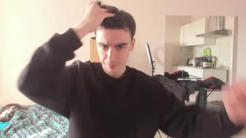 Snapshot of stralght_twinks chatting on 03/17/26, 12:30 Ray online show from 03/17/26, 12:30