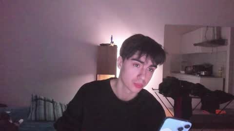 Snapshot of stralght_twinks chatting on 03/26/26, 04:45 Ray online show from 03/26/26, 04:45