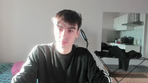 Snapshot of stralght_twinks chatting on 03/28/26, 02:05 Ray online show from 03/28/26, 02:05