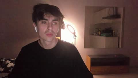 Snapshot of stralght_twinks chatting on 04/16/26, 12:22 Ray online show from 04/16/26, 12:22